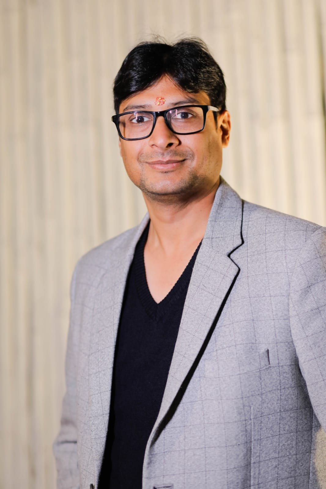 Saket Saraf professional portrait